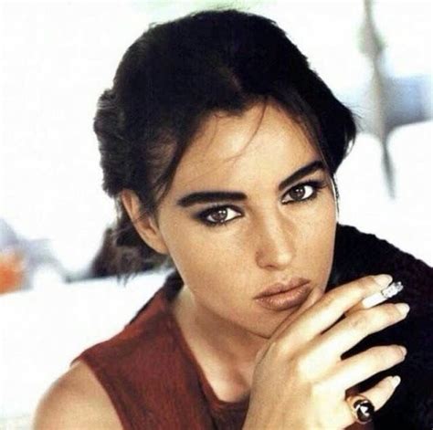 bellucci jeune|21 Stunning photos of young Monica Bellucci in the 1980s